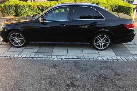 Premium Transfer from Zürich Airport to Zurich city or Zürich city to Airport