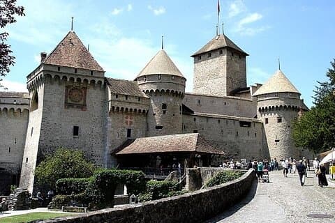 Full Day Private Tour to Geneva - Montreux and Chillon Castle