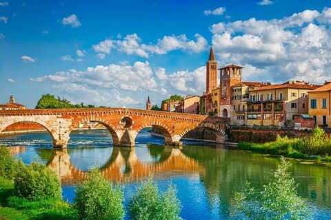 Private transfer from Zurich to Verona with 2h stop in Brescia