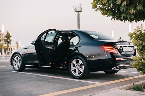 Private Transfer Zurich to Zurich Airport ZRH by Luxury Sedan