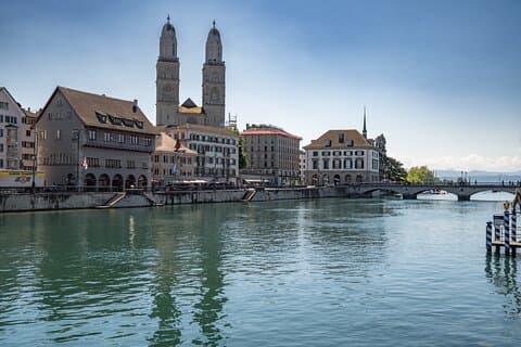 Zurich 360° City Walk Tour Including Hidden Spots