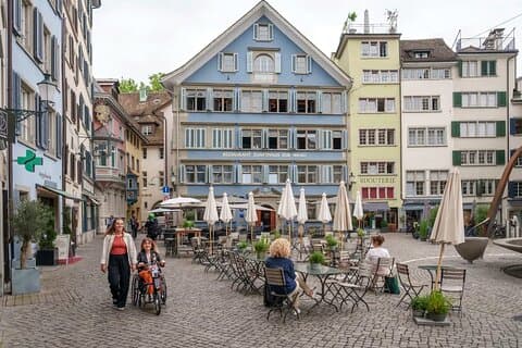 Zurich Highlights Tour with Old Town & Optional FIFA Museum