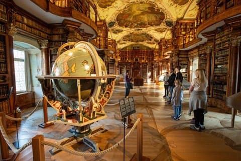 Old Town Tour with Cathedral and Collegiate Library