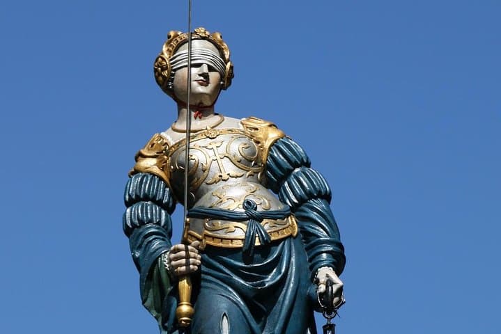 Discover Bern: Legends, Fountains & Medieval Stories