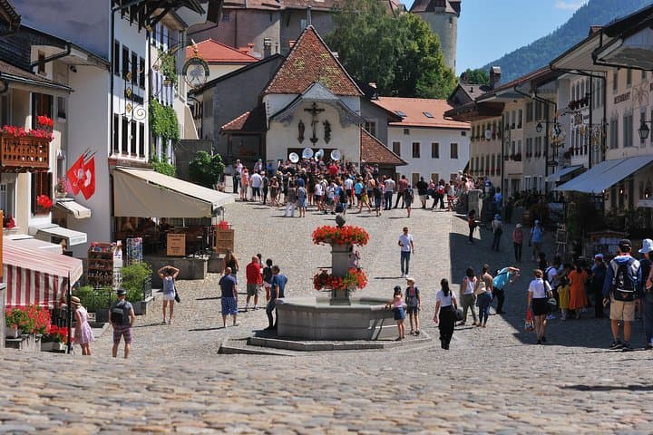 Winter Gruyères, chocolate & cheese tour from Lausanne