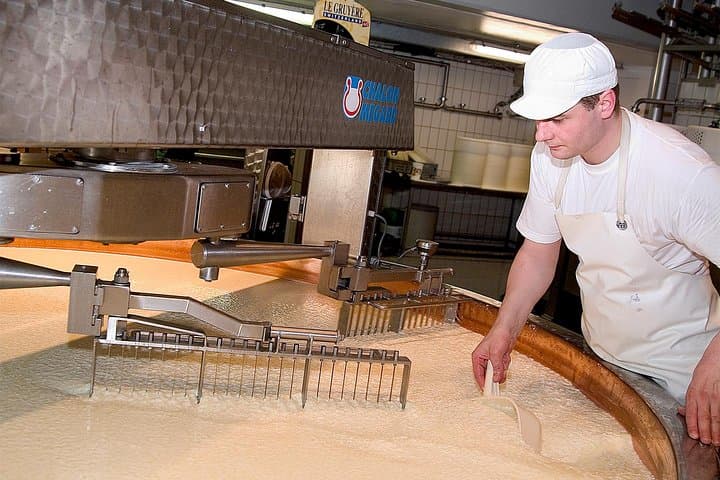 Winter Gruyères, chocolate & cheese tour from Lausanne