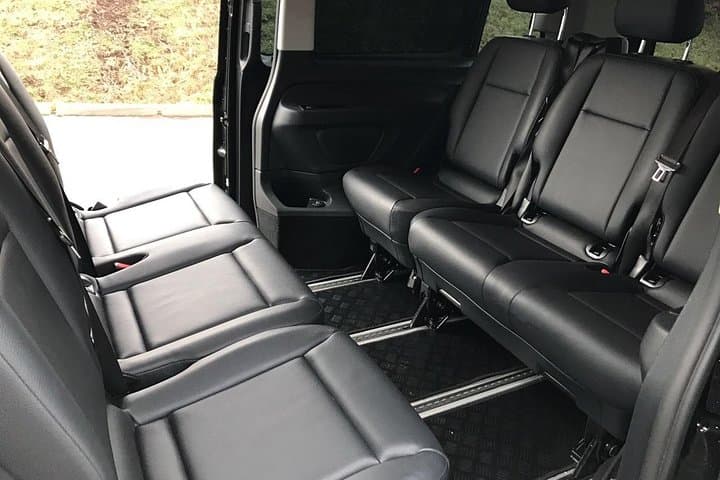 Premium Transfer from Zürich Airport to Zurich city or Zürich city to Airport