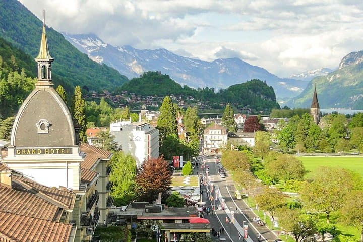 Explore Interlaken in 60 minutes with a Local