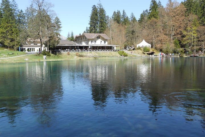 Lake Thun and Blausee Private Half-Day Tour from Interlaken