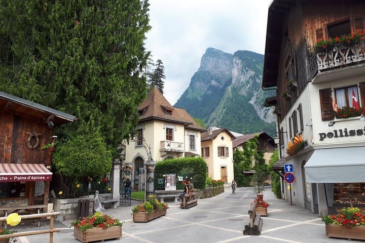Private Transfer from Geneva Airport to Samoens