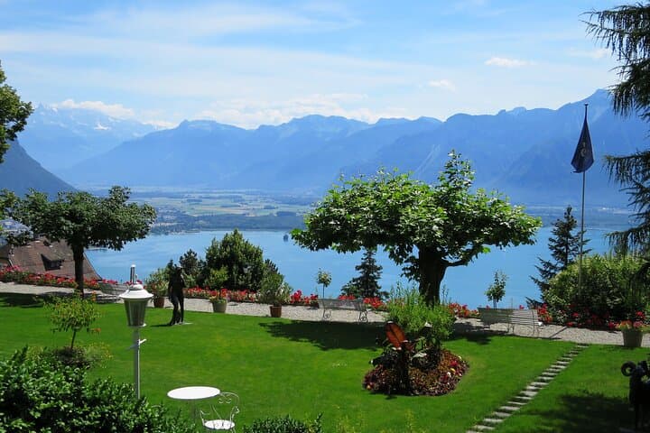Private tour of the best of Geneva - Sightseeing, Food & Culture with a local