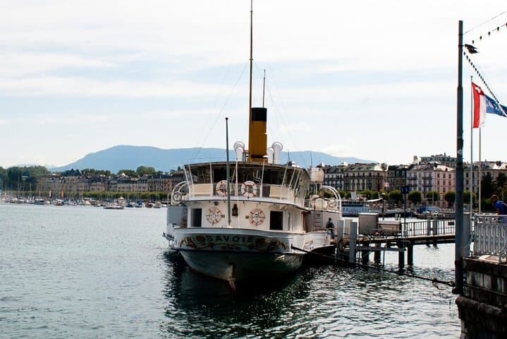 Small-Group Guided Walking Tour of Geneva Old Town
