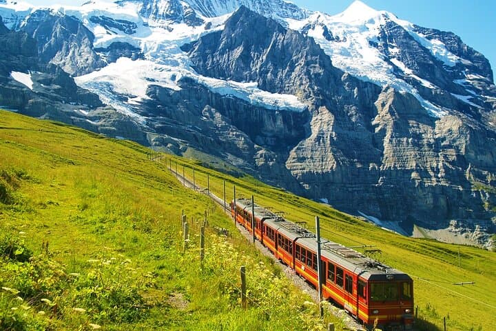Zurich: Small group tour to Jungfrau, Grindelwald & Interlaken