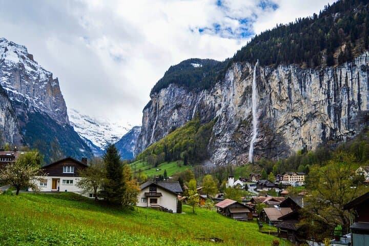 Private Transfer: Zurich Airport ZRH to Lauterbrunnen or Grindelwald