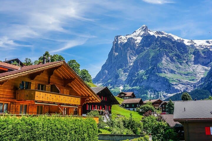 Private Transfer: Zurich Airport ZRH to Lauterbrunnen or Grindelwald