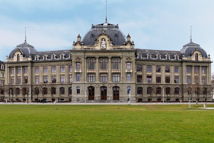 Duik in het unieke verhaal van de stad en los de opdrachten op.
