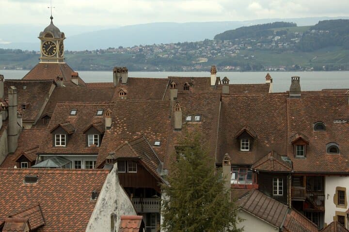 A new péicturesque village every night.