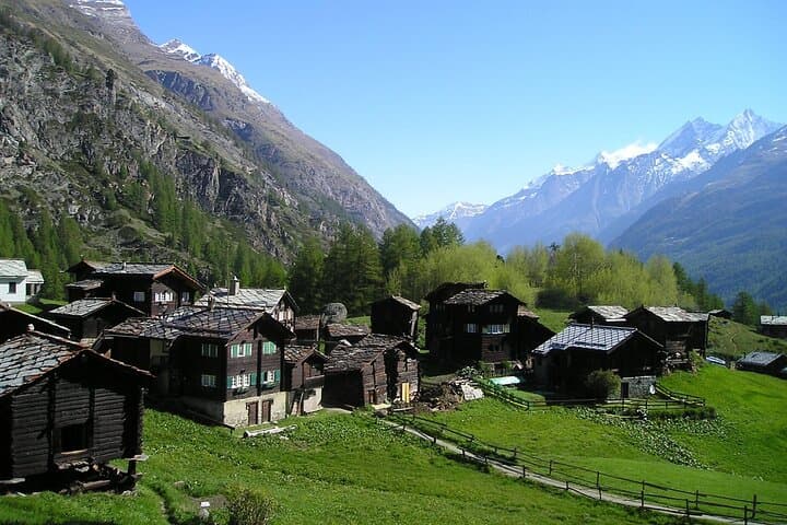 Private transfer from Zurich to Zermatt with 3h Sightseeing Stop