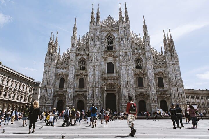Private Tour From Zurich to Verona With a 2 Hour Stop in Milan