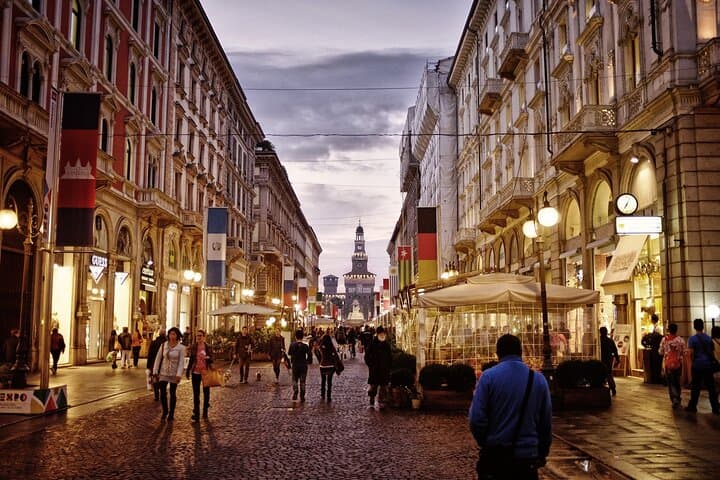 Private Tour From Zurich to Verona With a 2 Hour Stop in Milan