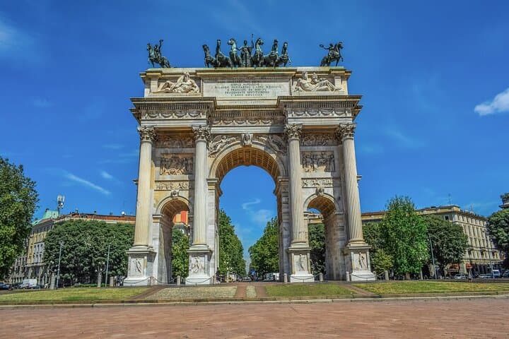 Private Tour From Zurich to Verona With a 2 Hour Stop in Milan