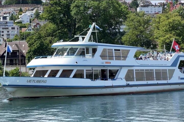 LINDT Home of Chocolate, Cruise On Lake Zurich And Old Town Walking Tour