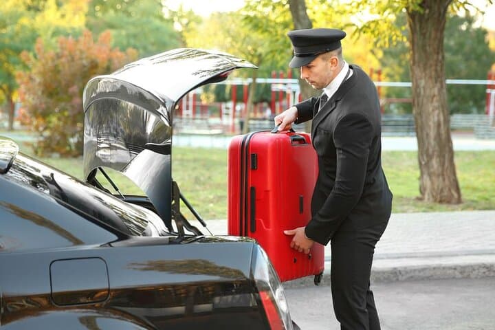 Private One-way Airport Transfer from Zurich Airport to Zurich