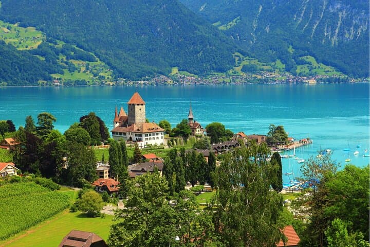 Lucerne:Private Daytrip to Swiss Villages(Interlaken-Grindelwald)
