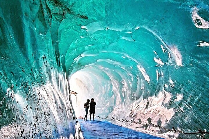 The beautiful cooling mer de glace ice caves!