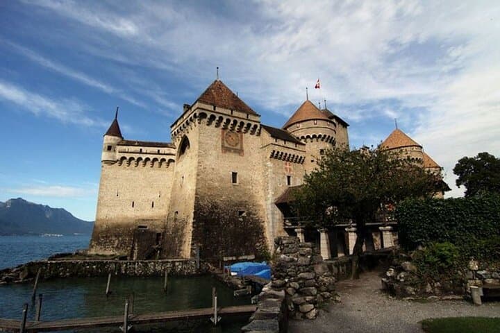 Full Day Private Tour to Geneva - Montreux and Chillon Castle