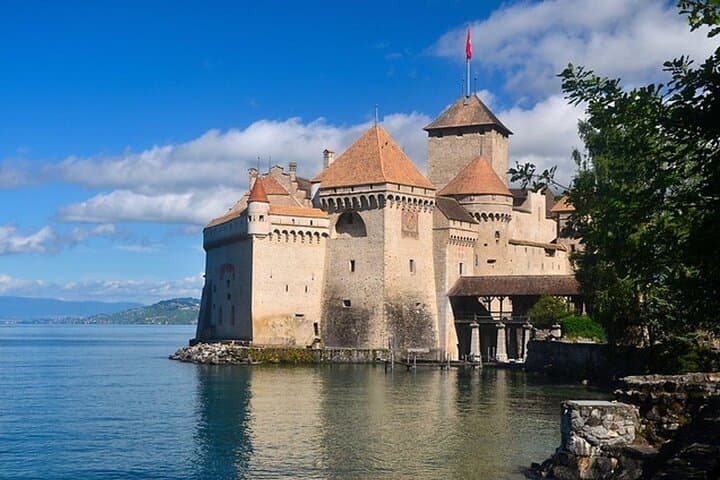Full Day Private Tour to Geneva - Montreux and Chillon Castle