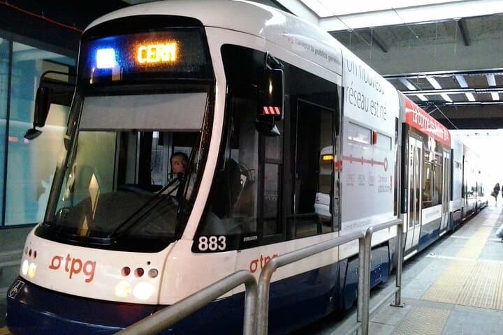 Private Transfer from Geneva Cornavin station CFF to Hotels