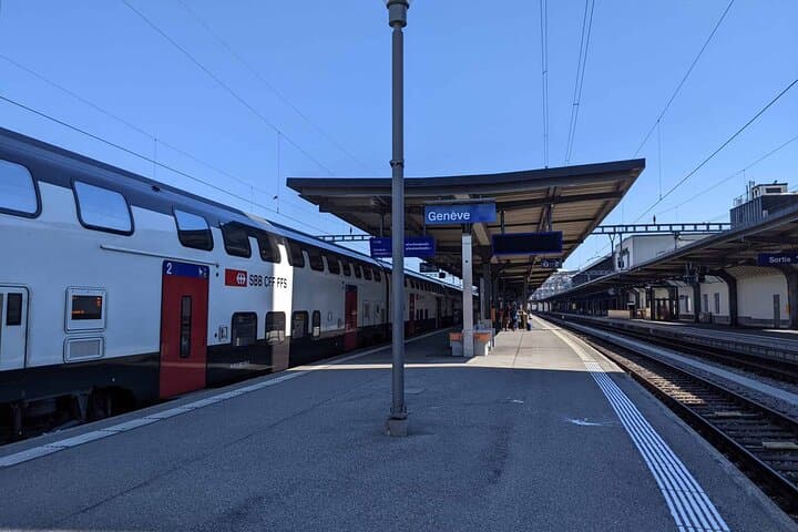 Private Transfer from Geneva Cornavin station CFF to Hotels
