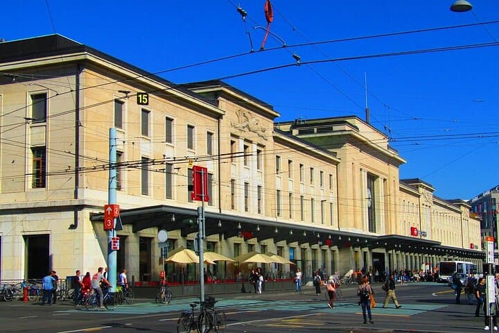 Private Transfer from Geneva Cornavin station CFF to Hotels
