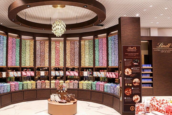 Small Group Zurich Walking Tour, Cruise and LINDT Factory