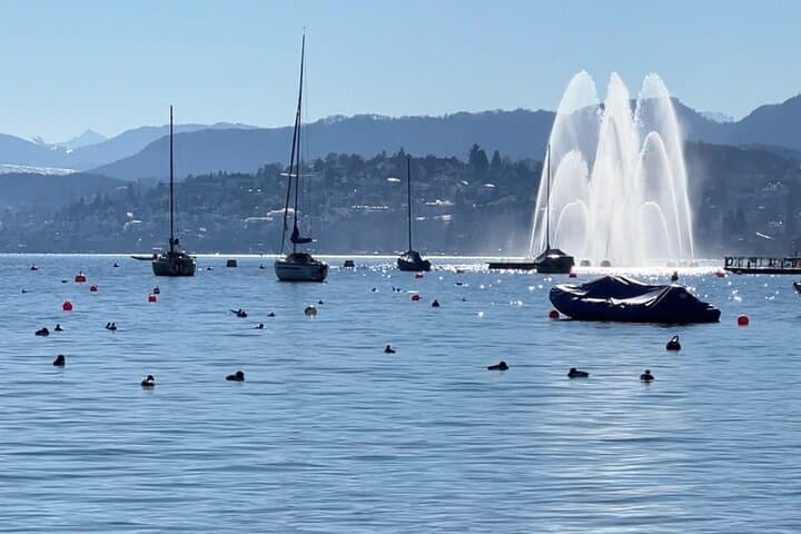 Small Group Zurich Walking Tour, Cruise and LINDT Factory