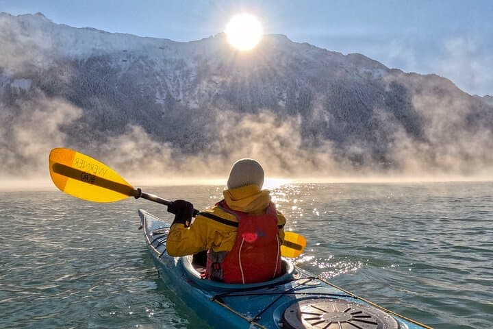 Winter Kayak Tour of the Turquoise Lake Brienz