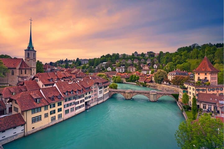 Interlaken: Private Car Tour to Swiss Villages, Capital & Castles