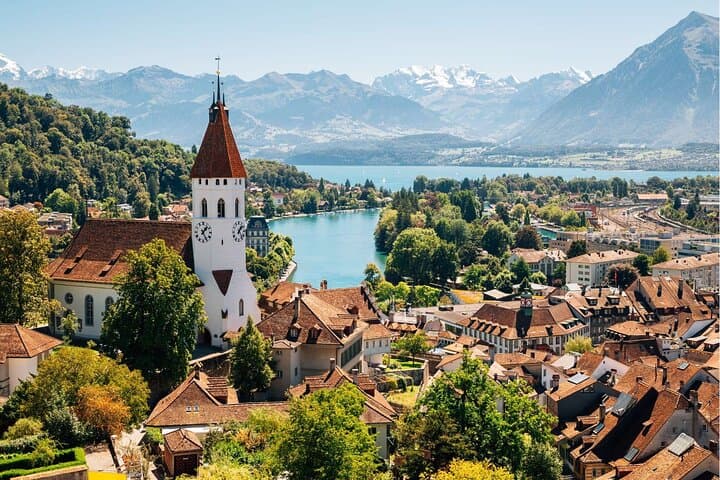 Private Tour to Swiss Capital, Castles & Lakes by Car from Zurich