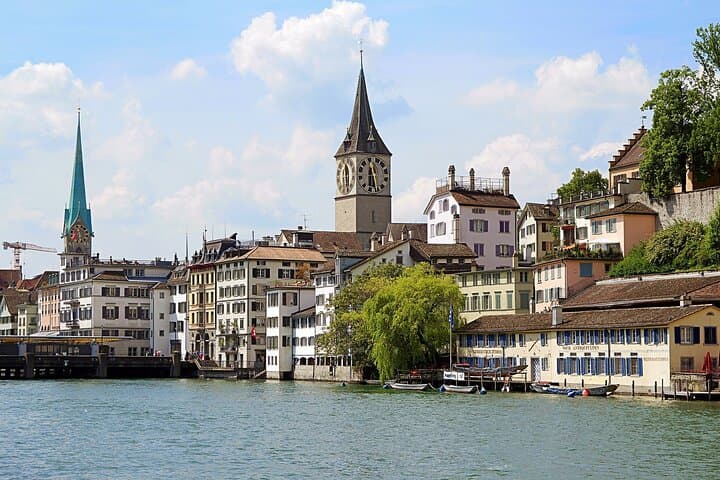 2 Hour Private Walking Tour to Explore the Gems of Zürich