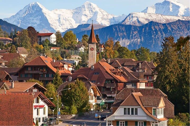 Interlaken: Private Car Tour to Swiss Villages, Capital & Castles