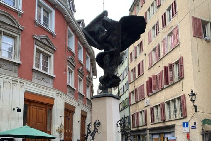 Zürich Oldtown Self-Guided City Walking Tour & Scavenger Hunt