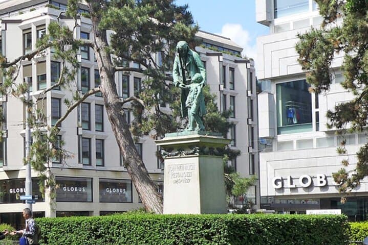 Zürich Oldtown Self-Guided City Walking Tour & Scavenger Hunt