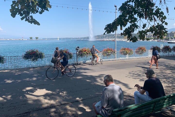 Geneva Left Bank: Flower Clock to Escalade Fountain Audio Guide