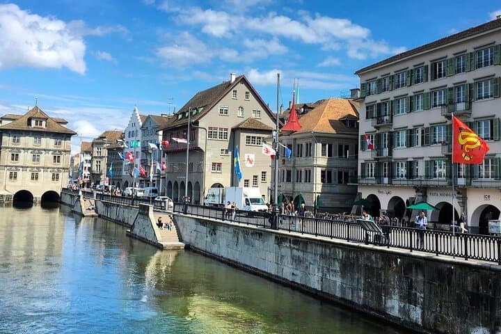Private Tour around Zurich Old Town