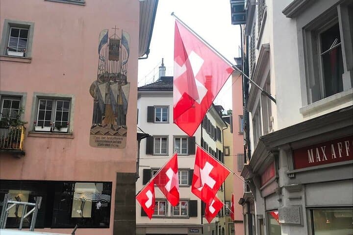 Private Tour around Zurich Old Town