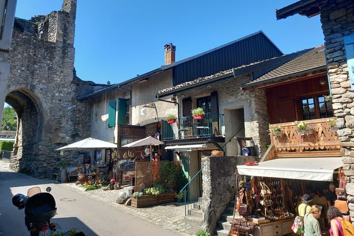 4 Hour Private Tour of the Medieval Town of Yvoire near Geneva