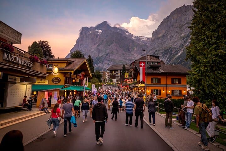 From Zurich: Day trip to Interlaken & Chocolate Fondue Float