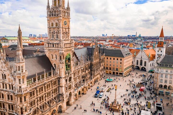 Private transfer: Zurich to Munich with a 2h of sightseeing stop