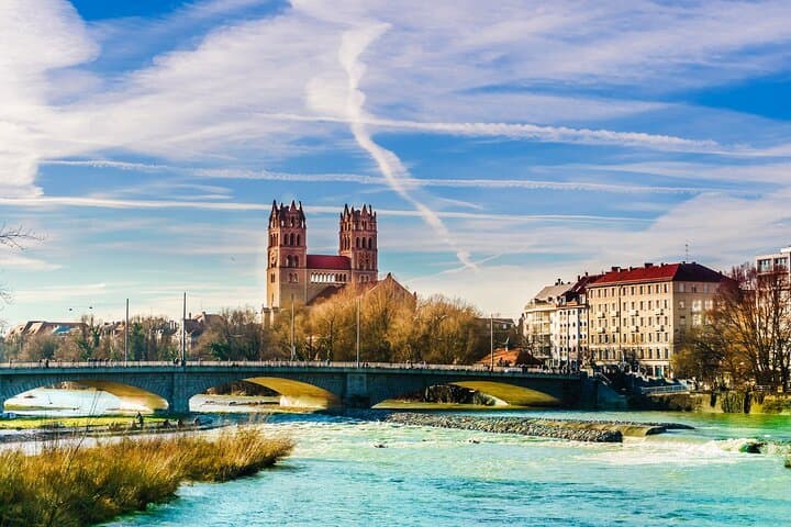 Private transfer: Zurich to Munich with a 2h of sightseeing stop